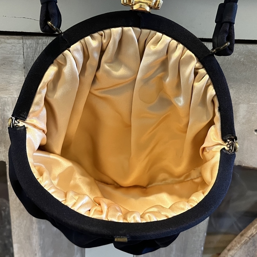 Beautiful Vintage Navy Blue Fabric Bag With Faux Pearl Closure EUC - Picture 4 of 6